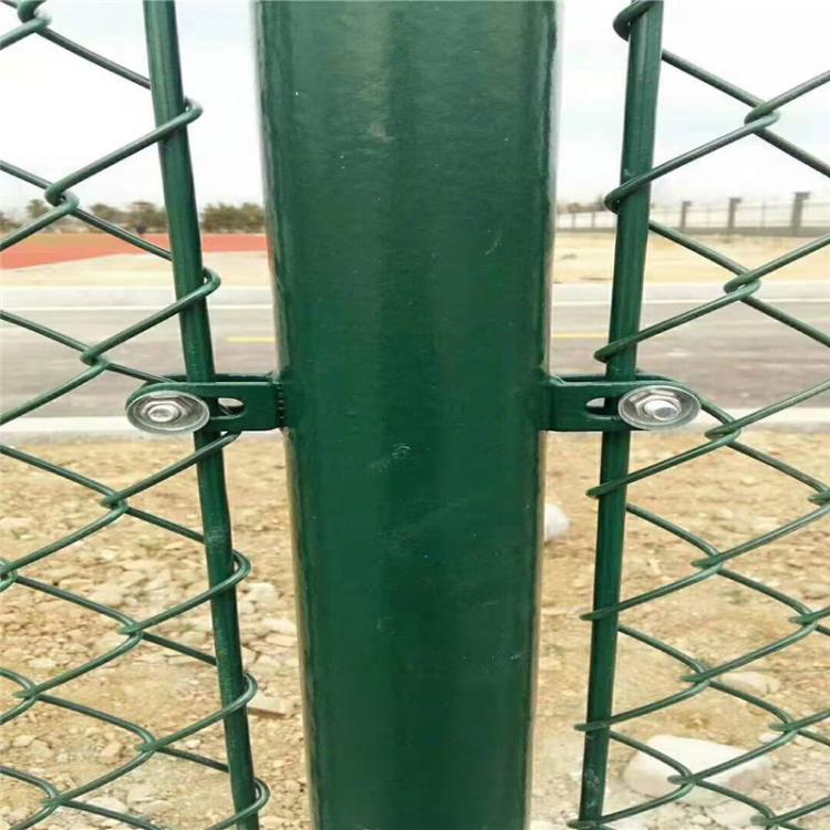 球場防護(hù)圍欄A馬坊球場墨綠防護(hù)圍欄廠家批發(fā)