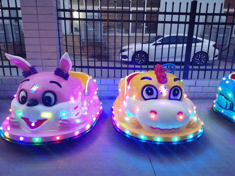 新款广场双人电动兔子碰碰车户外景区儿童亲子游乐设备摆摊夜市车