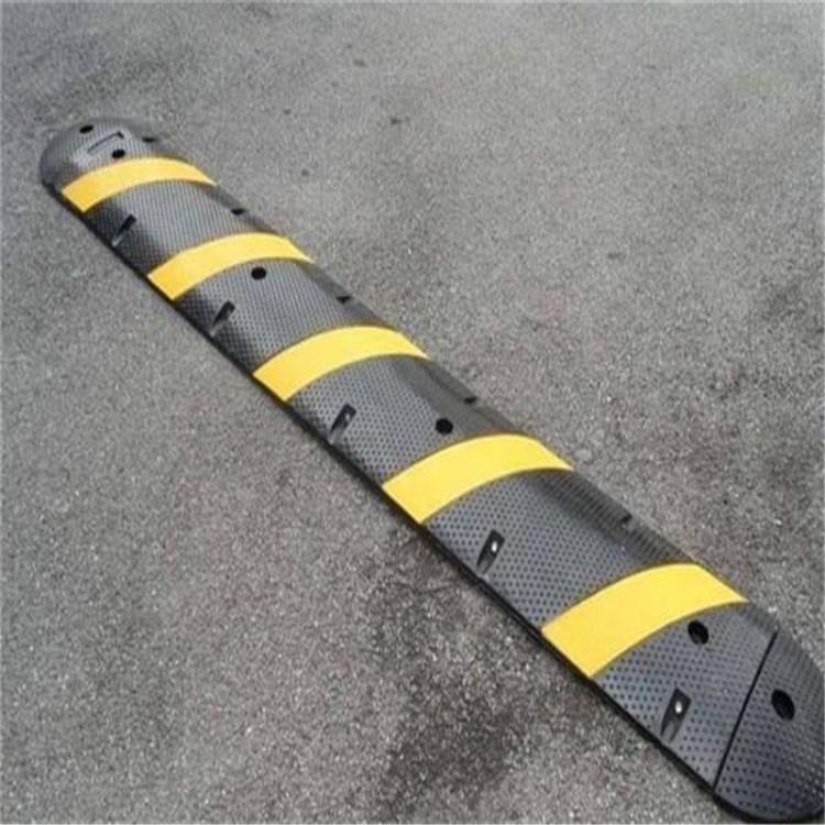 乡村道路减速带大余县斜坡限速缓冲减速带赣州市防滑减速带