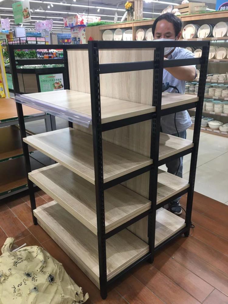 我们主要产品有轻型及中型仓储货架,五金工具展示货架,超市货架,便利