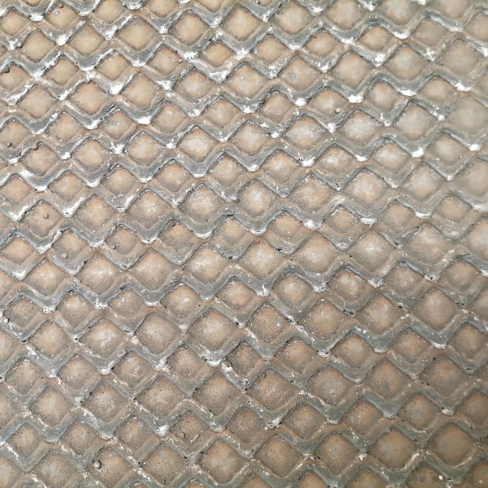 河北晶鼎菱形網(wǎng)格雙金屬復(fù)合耐磨鋼板生產(chǎn)廠家