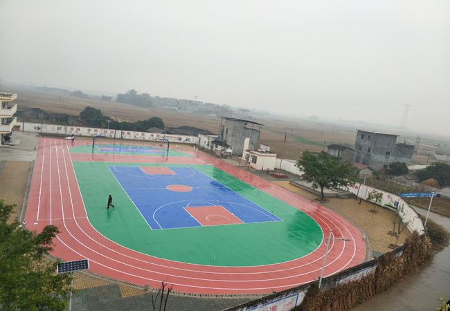 做硅PU球场材料突遇下雨么办 德朝体育