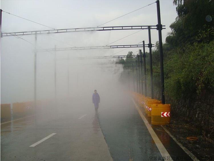 汽車淋雨試驗室設(shè)計模擬人工降雨器