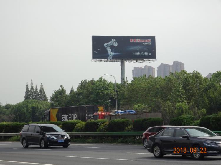 滬寧高速上海段廣告牌