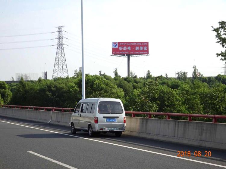 滬寧高速公路蘇州工業(yè)園區(qū)收費站單立柱廣告牌