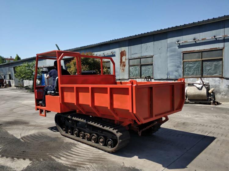 履帶式農用工程自卸爬坡車