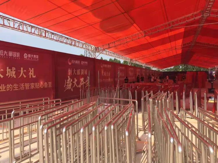 中山沙朗出租LED屏隔離帶禮賓柱鐵馬空飄拱門舞臺桁架貴賓椅等