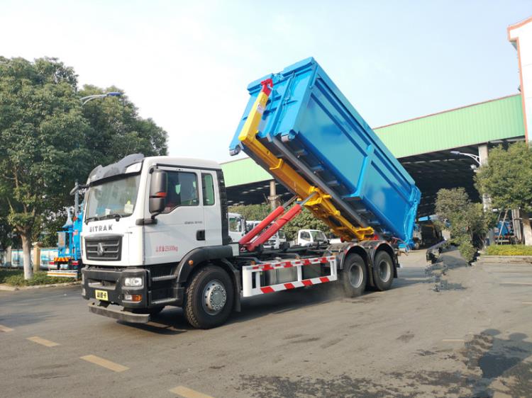湖北新中綠汕德卡25噸勾臂垃圾車(chē)