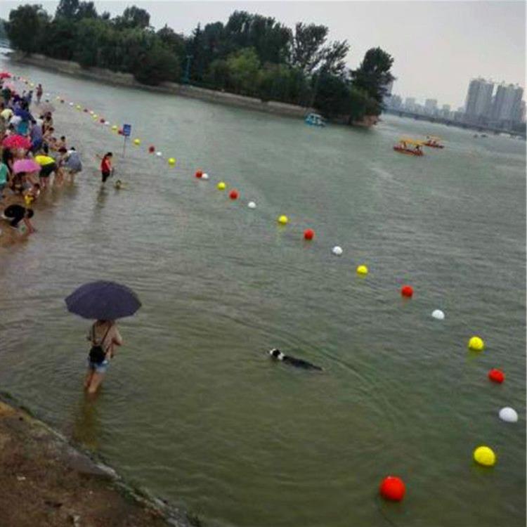 張家港沙灘公園區(qū)域隔離警示浮體 直徑30公分顏色混搭球形浮體