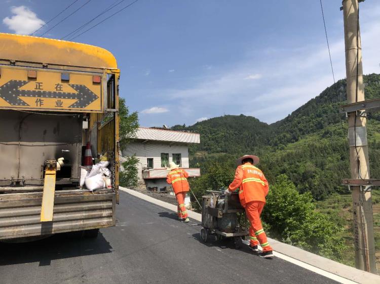 重慶南川道路畫線 停車場劃車位線公司