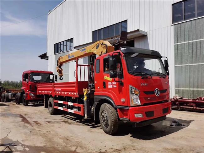 正規(guī)廠家10噸153后橋4.5米軸距暢行D1隨車(chē)吊