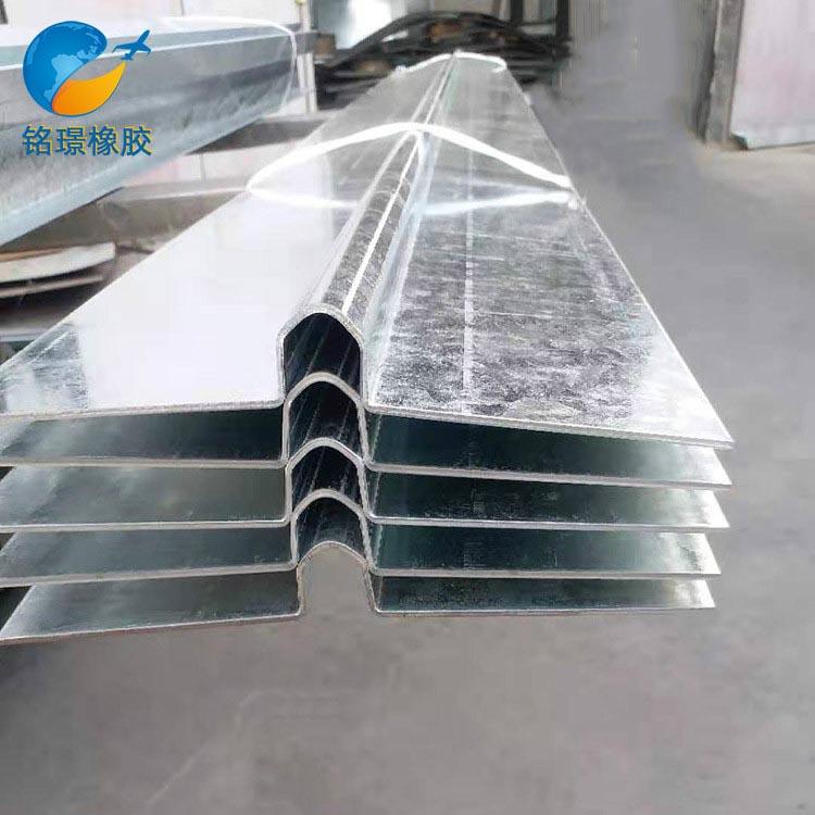鍍鋅板人行橫道伸縮縫禹州伸縮縫廠家安裝與技術(shù)指導(dǎo)