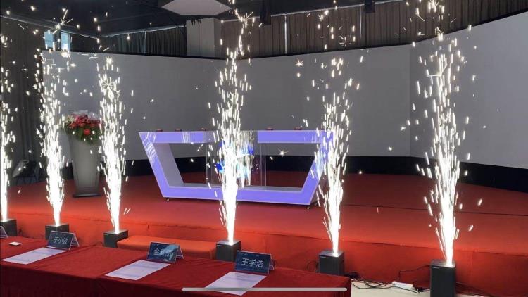 上海創(chuàng)新啟動(dòng)道具4米全息臺(tái)開工啟動(dòng)推桿全息臺(tái)租賃