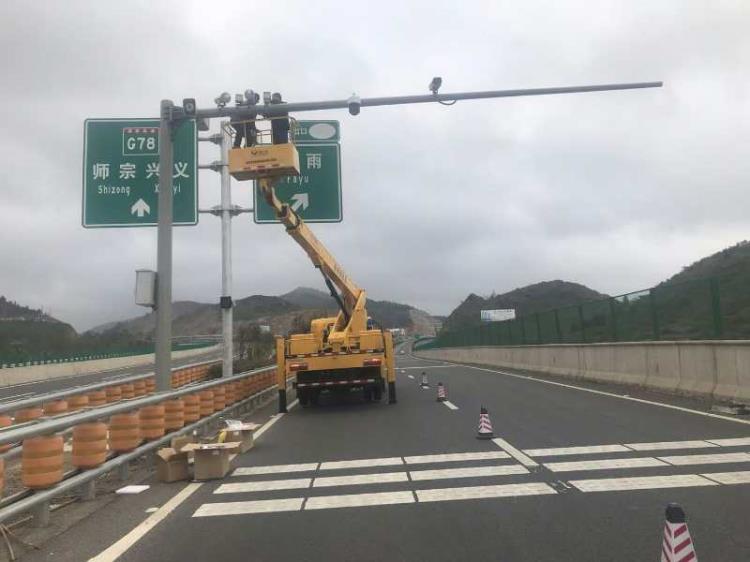 昆明登高車出租 吊籃車 升降車 高空作業(yè)車租賃