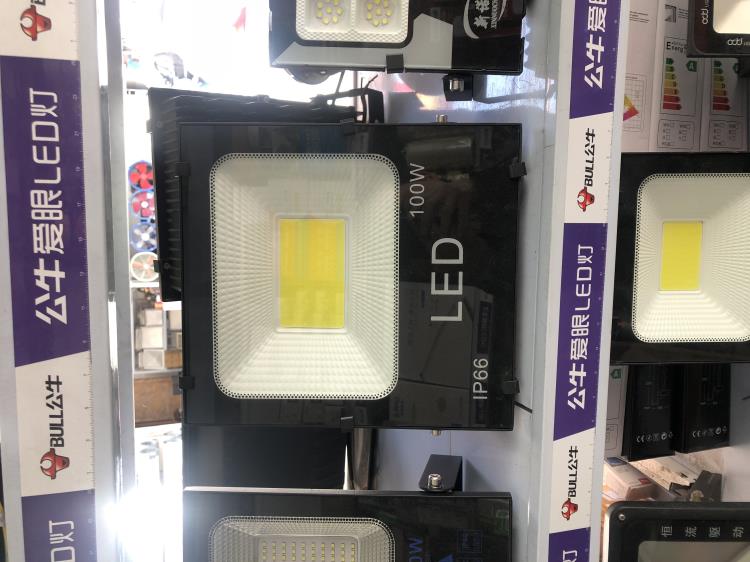 供应惠州大亚湾LED200W投光灯灯具安装