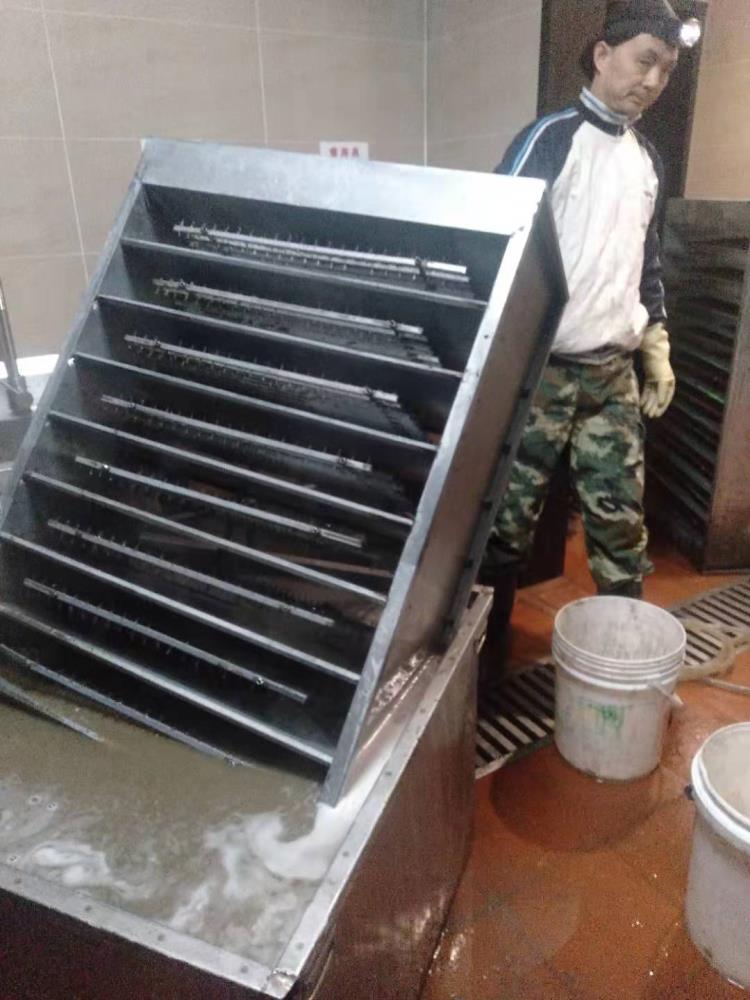 西安油煙凈化器清洗 大型食堂油煙凈化器清洗步驟