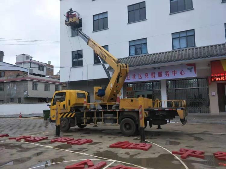 大理高空車出租 廣告牌安裝作業(yè)車租賃