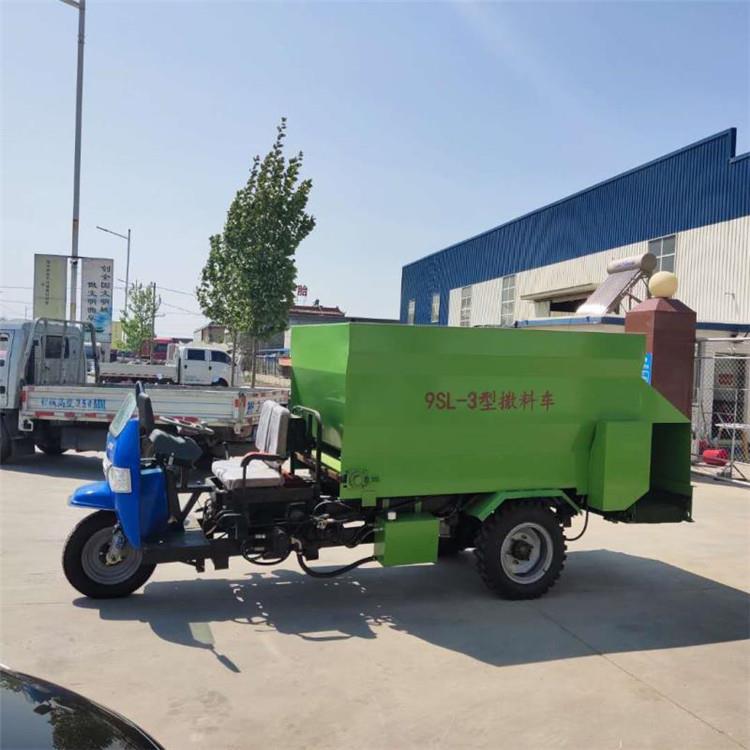 山東億誠 撒料車YC-3 牛羊撒料車視頻 生產廠家