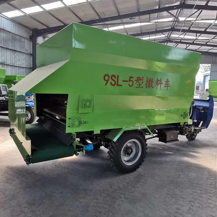 山東億誠 撒料車YC-3 牛羊撒料車視頻 生產廠家