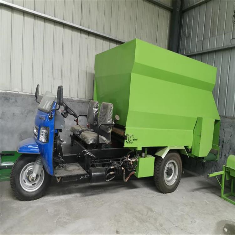 山東億誠 撒料車YC-3 牛羊撒料車視頻 生產廠家