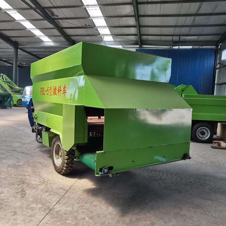 山東億誠 撒料車YC-3 牛羊撒料車視頻 生產廠家