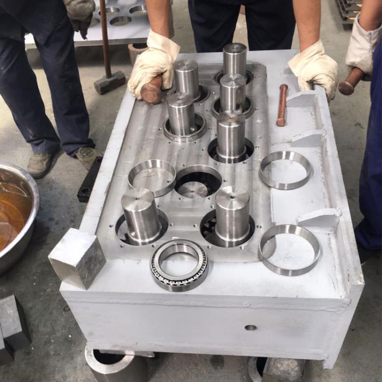 河南洛陽(yáng)大型機(jī)加工廠商 大型硬齒面齒輪箱減速機(jī) 來(lái)圖加工定做