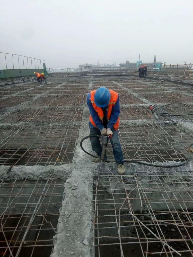 绵阳钢筋混凝土墙开门洞 攀枝花破碎剪力墙路面正规拆除 质高价