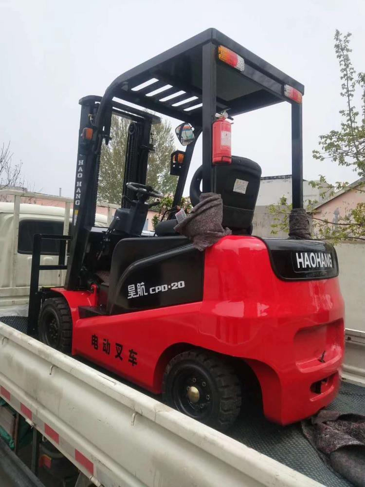 四輪座駕式電動叉車產品介紹