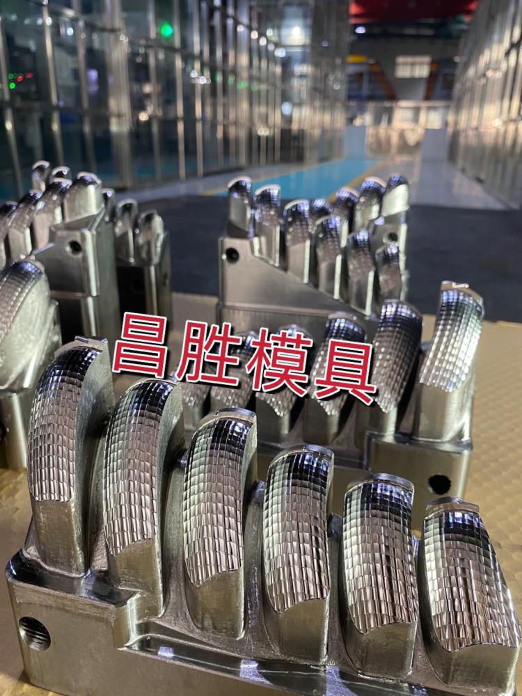 國內(nèi)大型模具加工中心
