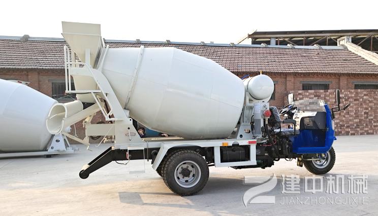 鄭州建中機(jī)械設(shè)備有限公司1.5方小型混凝土攪拌車 水泥攪拌車