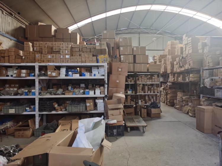 欧曼中心库欧曼原厂配件福田欧曼中心库欧曼配件库