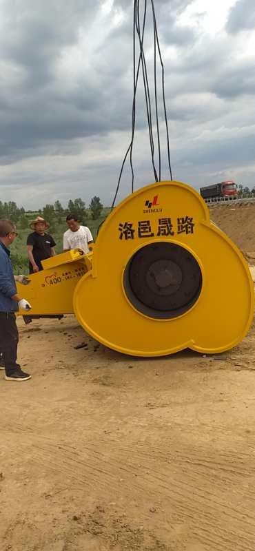福建三边形冲击碾冲击式压路机洛邑晟路液压夯实机冲击夯实机