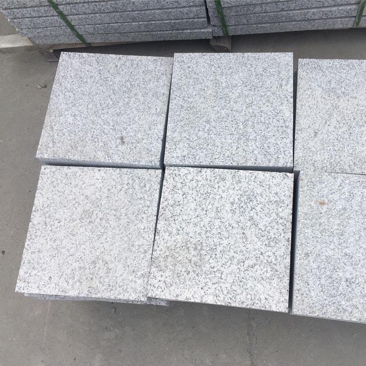 花岗岩芝麻白芝麻灰火烧板荔枝面 公园广场地铺石批发厂家