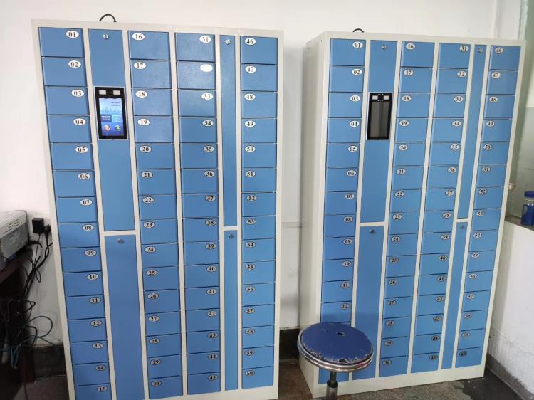 60门智能人脸识别手机柜深圳厂家定制刷卡密码手机柜