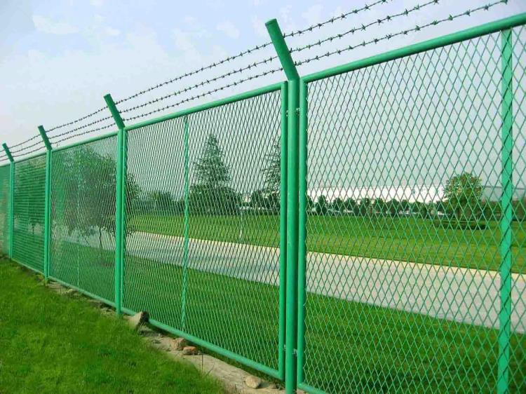 工廠圈地圍欄高速公路圍網 鋼板網護欄菱形鐵絲網圍欄 鐵路護欄