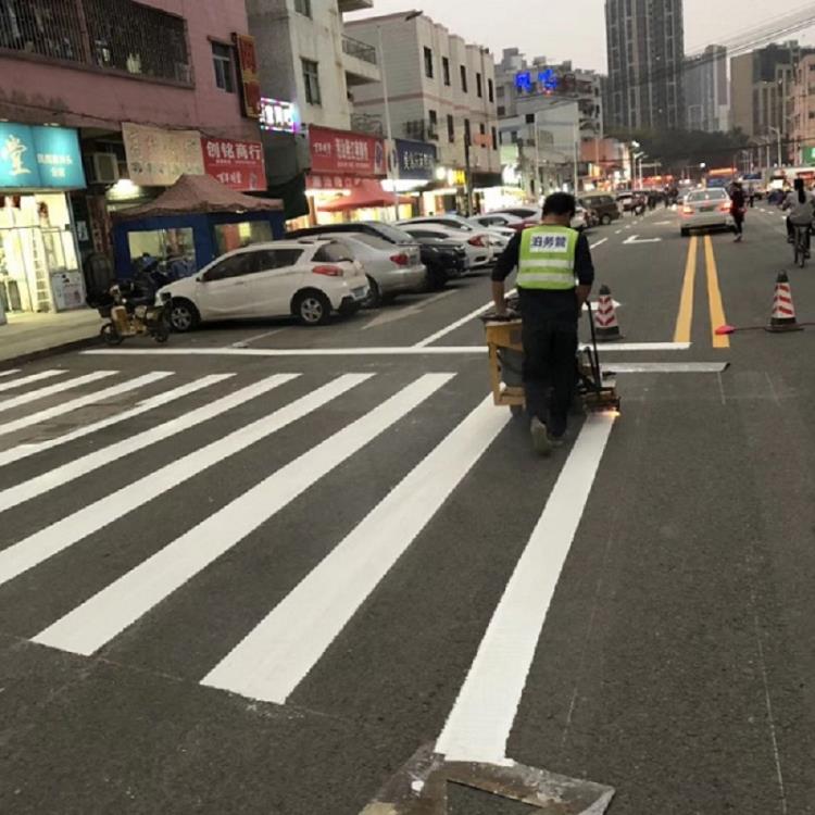 东莞道路标线施工队-车道人行道划线-兴顺交通道路热熔划线