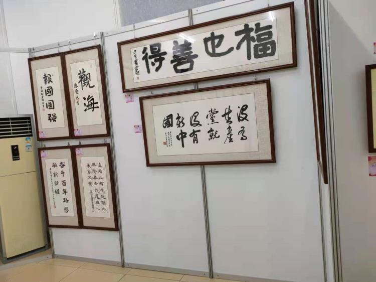 大學(xué)體育館臨時布展材料 校園走廊展覽展板 書畫作品展示展板