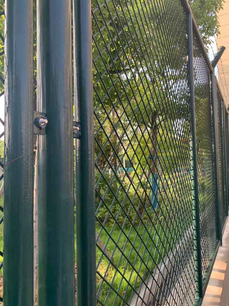 院墙钢丝网框架护栏网武汉围墙铁丝网围栏网实体厂家龙泰百川