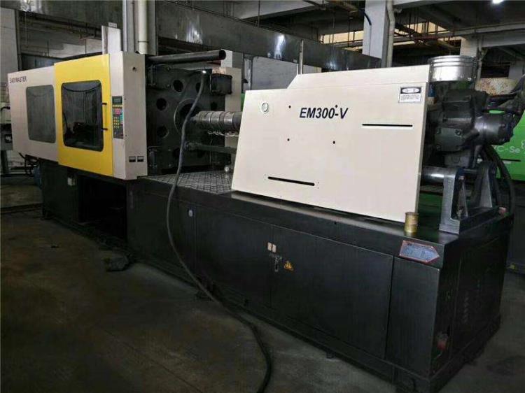 深圳回收二手德國注塑機回收二手日本注塑機回收注塑機機械手