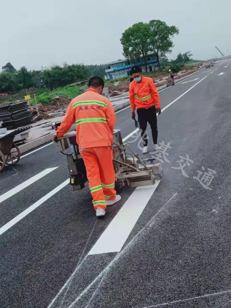 云南昭通馬路劃線 道路熱熔型振蕩標(biāo)線施工公司